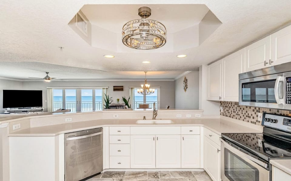Three Bedroom Oceanfront Residence with Wraparound Apartment in Indian Harbour Beach