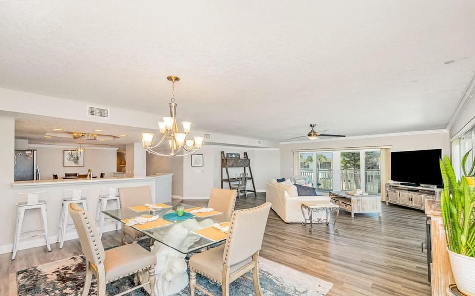 Three Bedroom Oceanfront Residence with Wraparound Apartment in Indian Harbour Beach