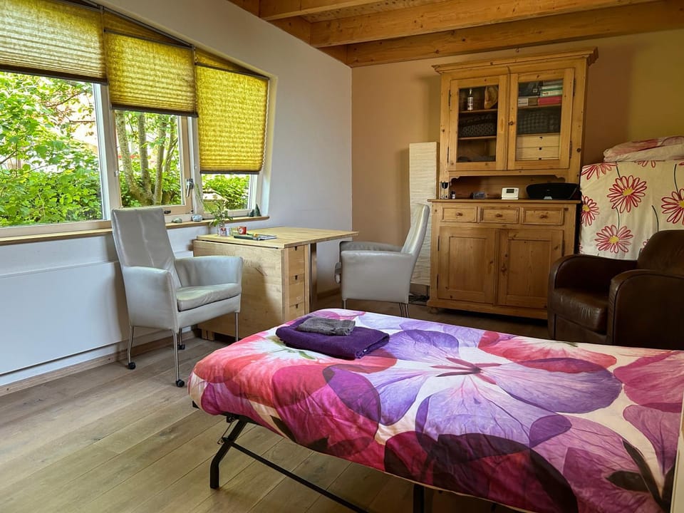 Bed, Seating area, Bedroom