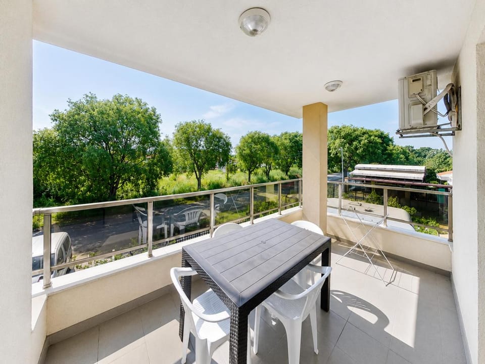 Къща за гости Делфин Bed and Breakfast in Burgas