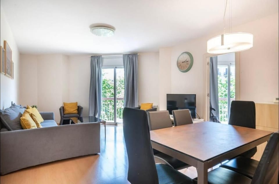City Centre Eixample with parking Apartment in Barcelona