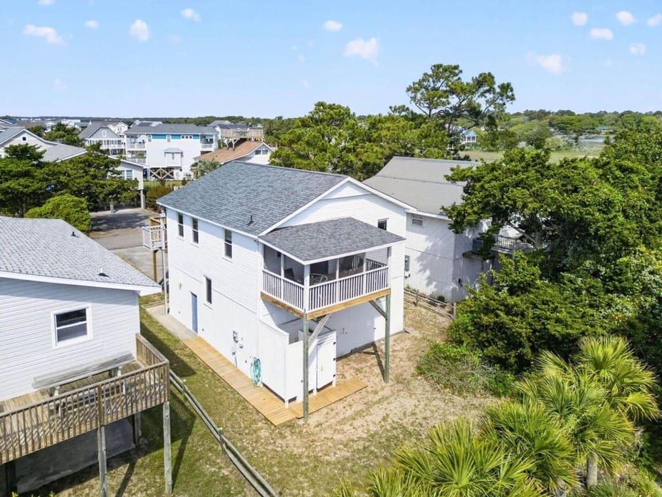 Ike's Place 118 Seaside Dr home House in Holden Beach