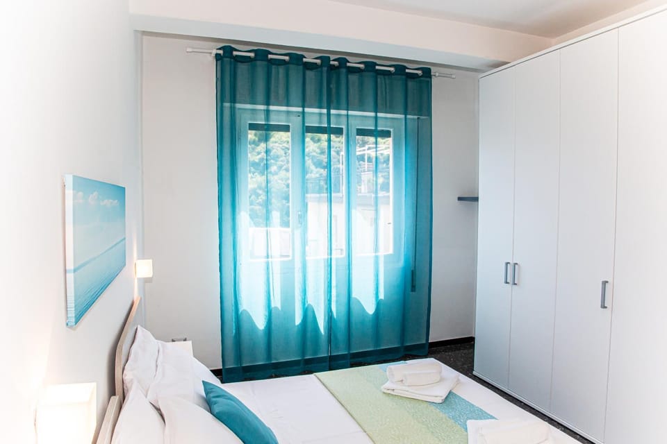 Bed, Decorative detail, Bedroom