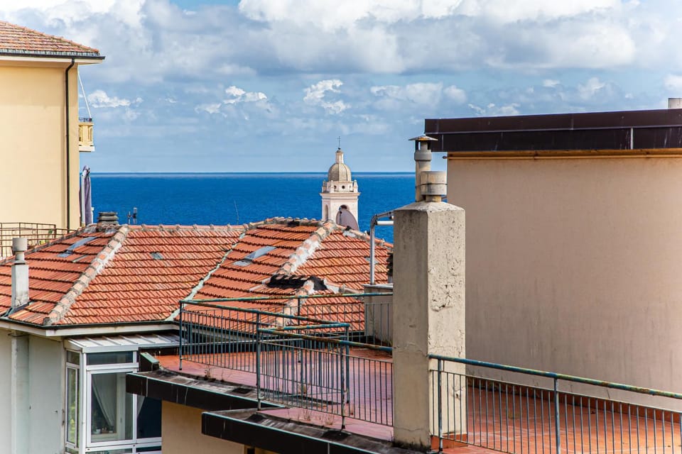 Property building, Bird's eye view, City view, Landmark view, Sea view, Sea view, Seasons, Quiet street view
