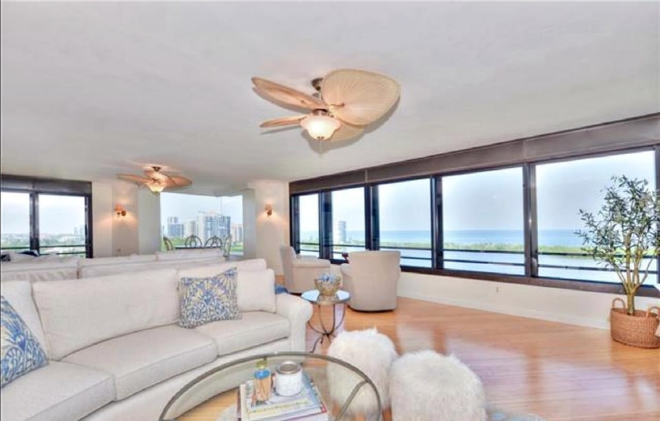 Panoramic 2 Bedroom Corner Retreat with Expansive Views Apartment in Pelican Bay