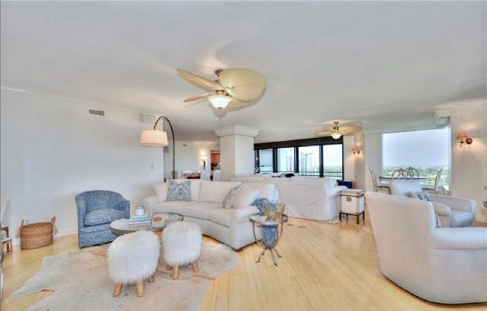 Panoramic 2 Bedroom Corner Retreat with Expansive Views Apartment in Pelican Bay