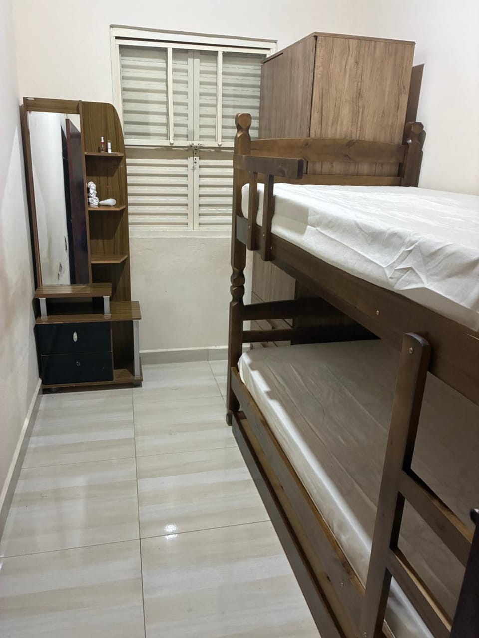 Bedroom, bunk bed