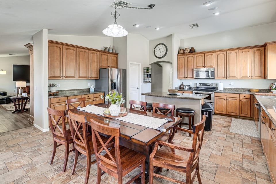 Spacious Backyard! Family Haven in San Tan Valley House in Johnson Ranch