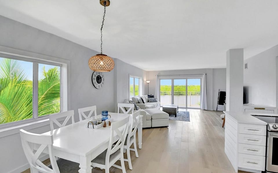 Two Bedroom Waterfront Residence with Pool Views Apartment in Ocean Ridge