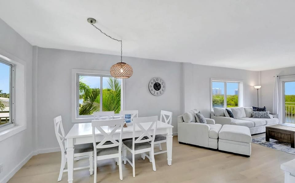 Two Bedroom Waterfront Residence with Pool Views Apartment in Ocean Ridge