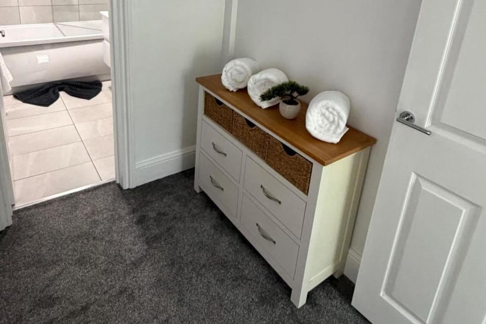 Bathroom, Bath, wardrobe