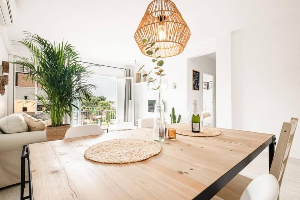 Sunny and Stylish Apt w AC -Trini by Palmera Apartment in Garraf
