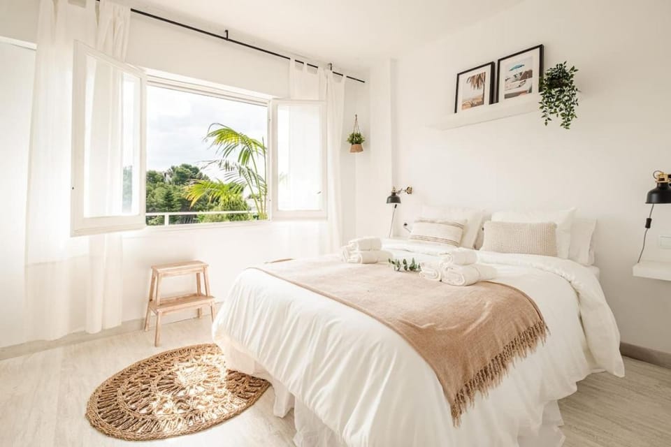 Sunny and Stylish Apt w AC -Trini by Palmera Apartment in Garraf