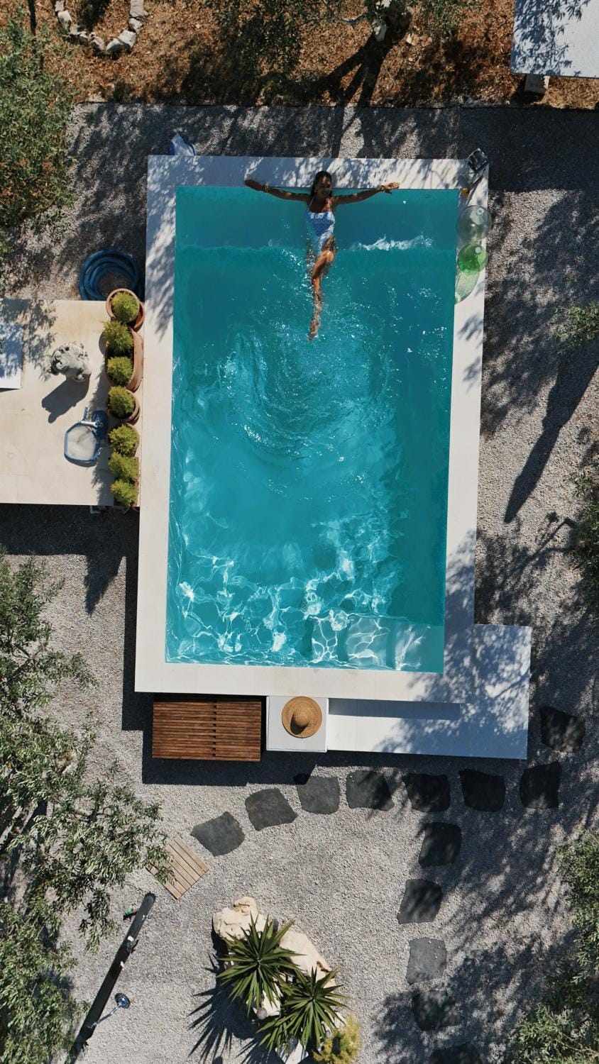 Day, Swimming pool