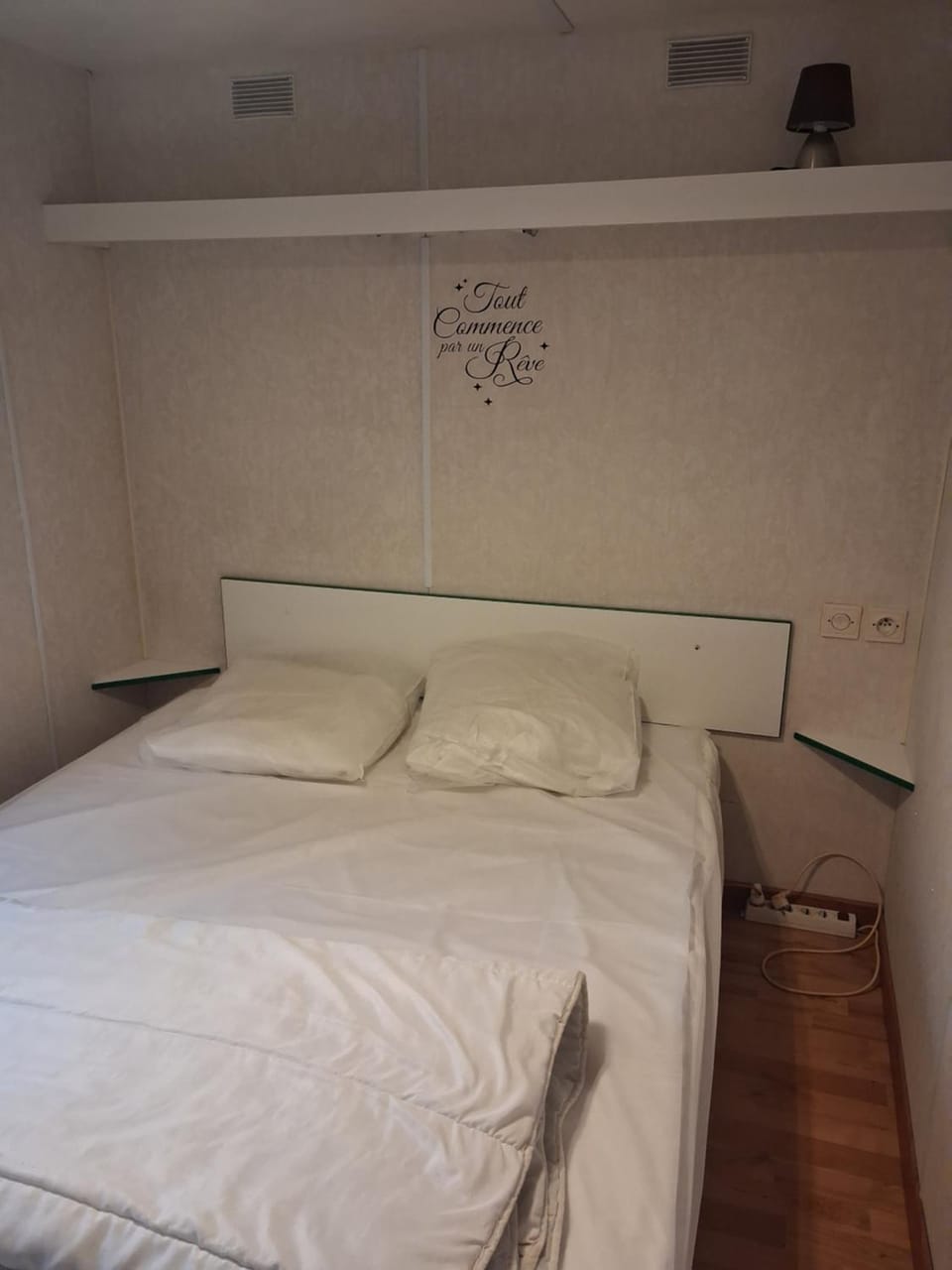 MOBILHOME LOUPIOT 4 Pers Campground/ 
RV Resort in Besse-et-Saint-Anastaise