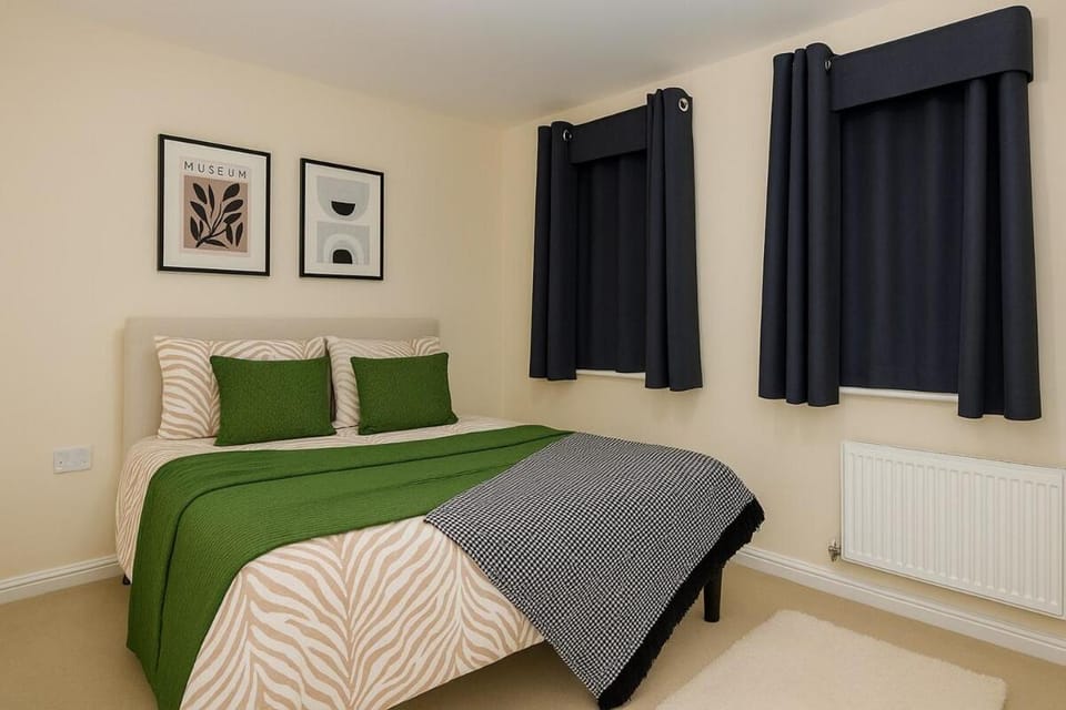Large Contractor House - 6 Bedrooms House in Bridgwater