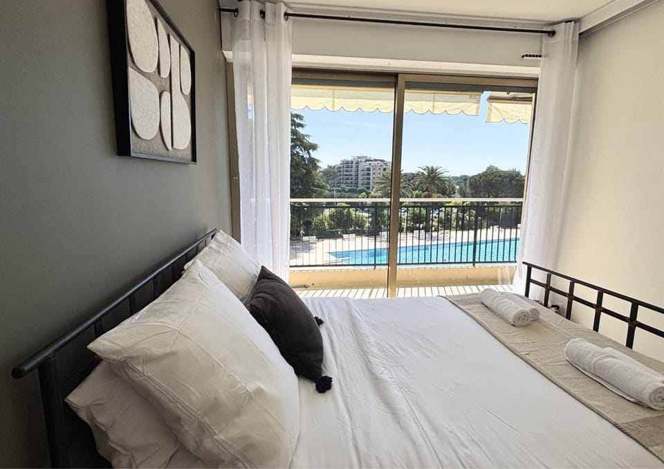 Élégant T3 avec Piscine, Terrasse, Parking, 6 Pers Apartment in Mandelieu-La Napoule