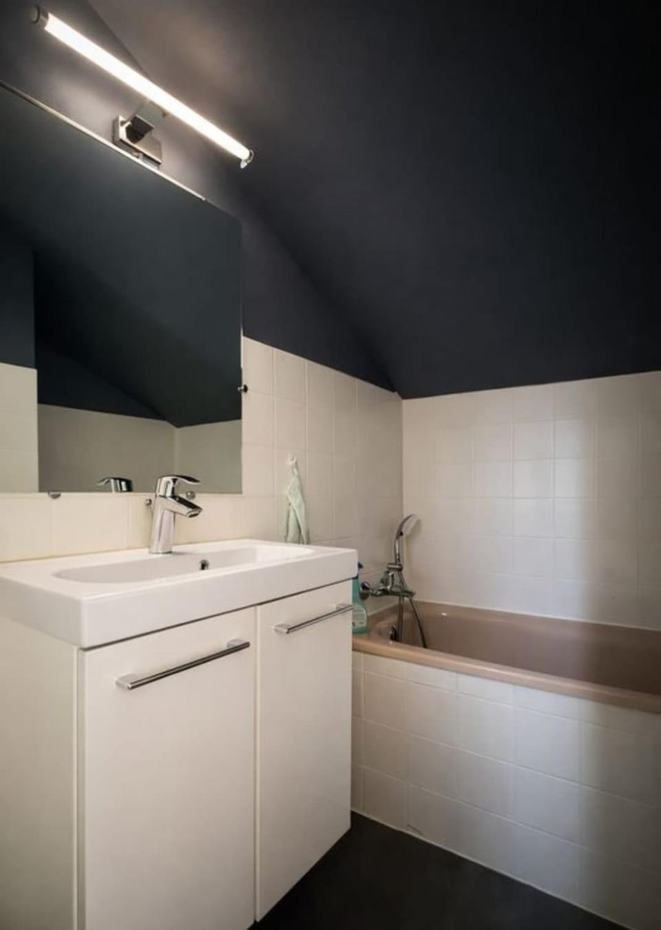 Bathroom, Kitchen or kitchenette, Bath