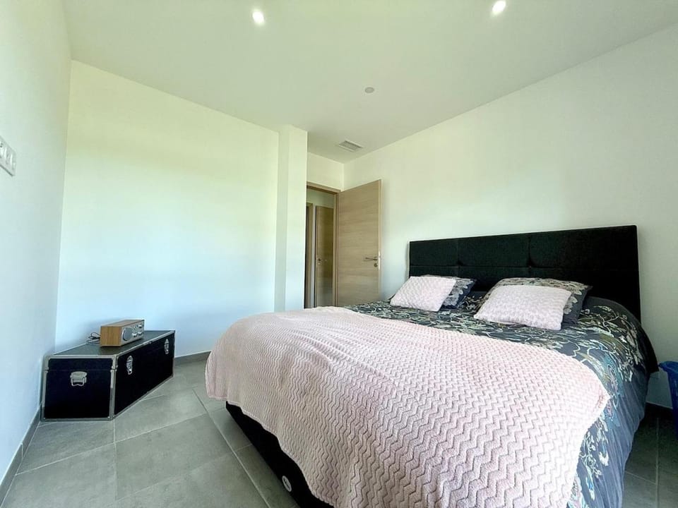 Beautiful Villa with Private Pool for 6 Guests Villa in Alès