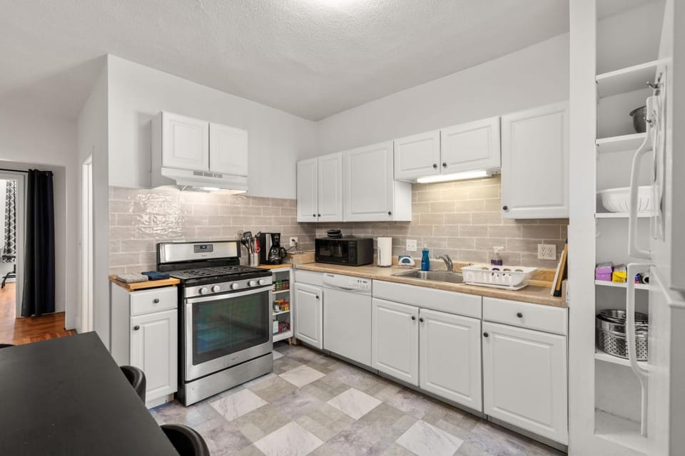Boston Room Near Cleveland Circle Apartment in Brookline