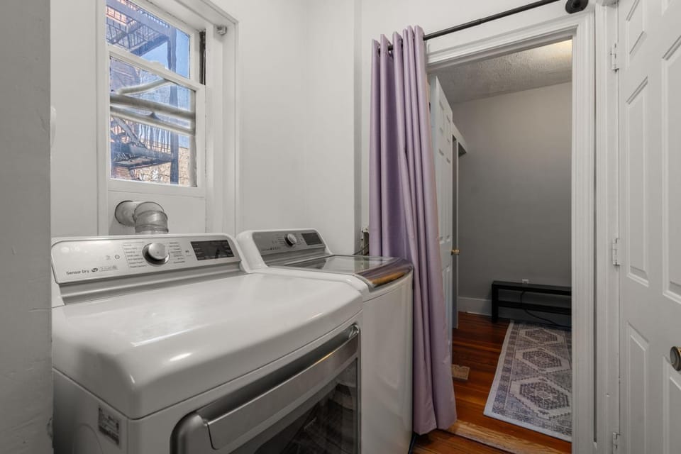 Boston Room Near Cleveland Circle Apartment in Brookline
