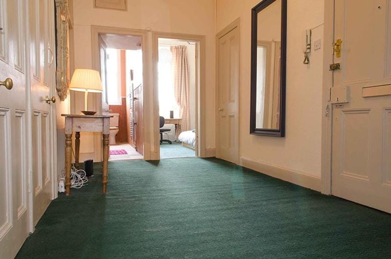 Bright Victorian 4-Bed Flat Marchmont Apartment in Edinburgh