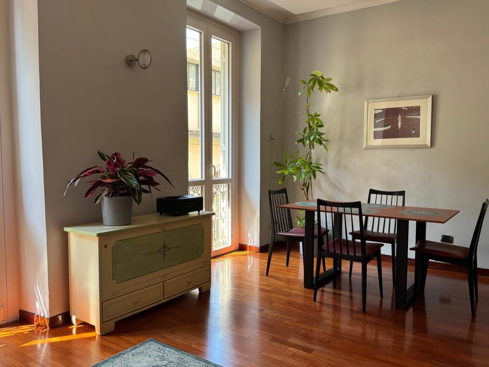 Dining area, heating, air conditioner