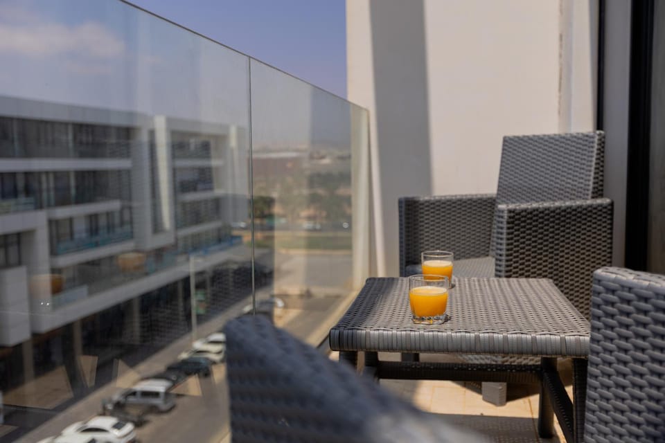 Day, View (from property/room), Balcony/Terrace, Food and drinks, Seating area, Drinks