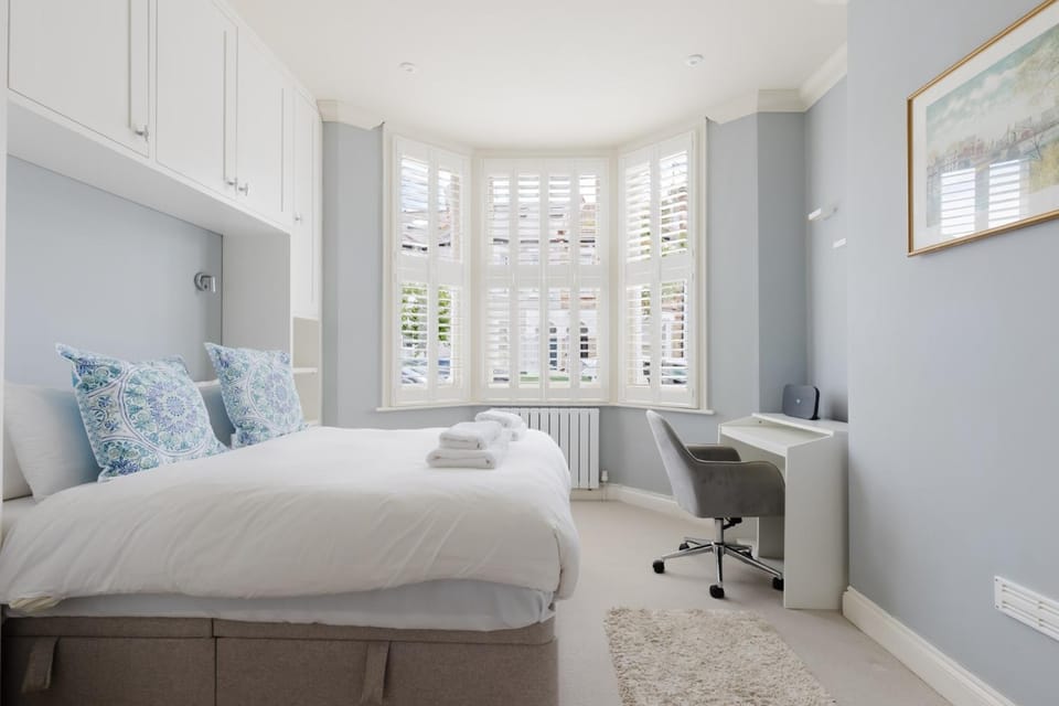 Chic 2BDR Flat in Fulham with Patio Apartment in London