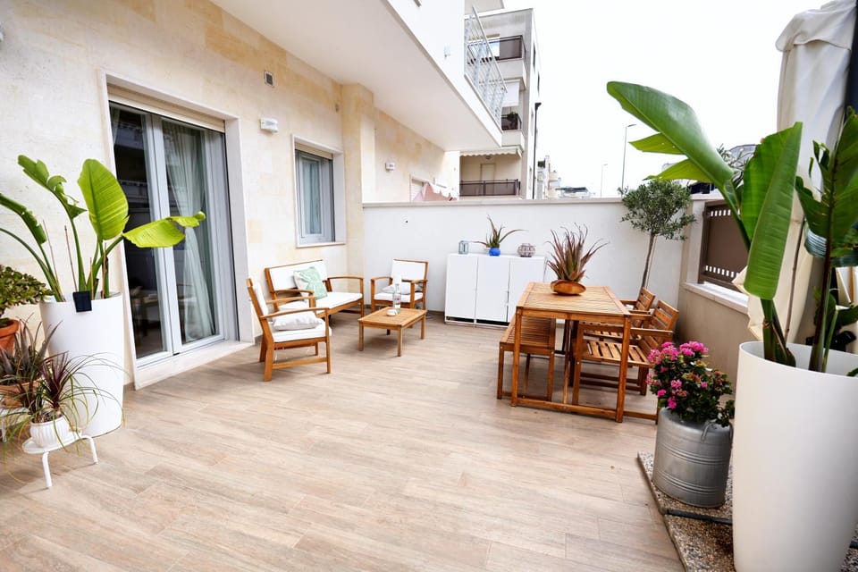 Property building, Balcony/Terrace, Garden view