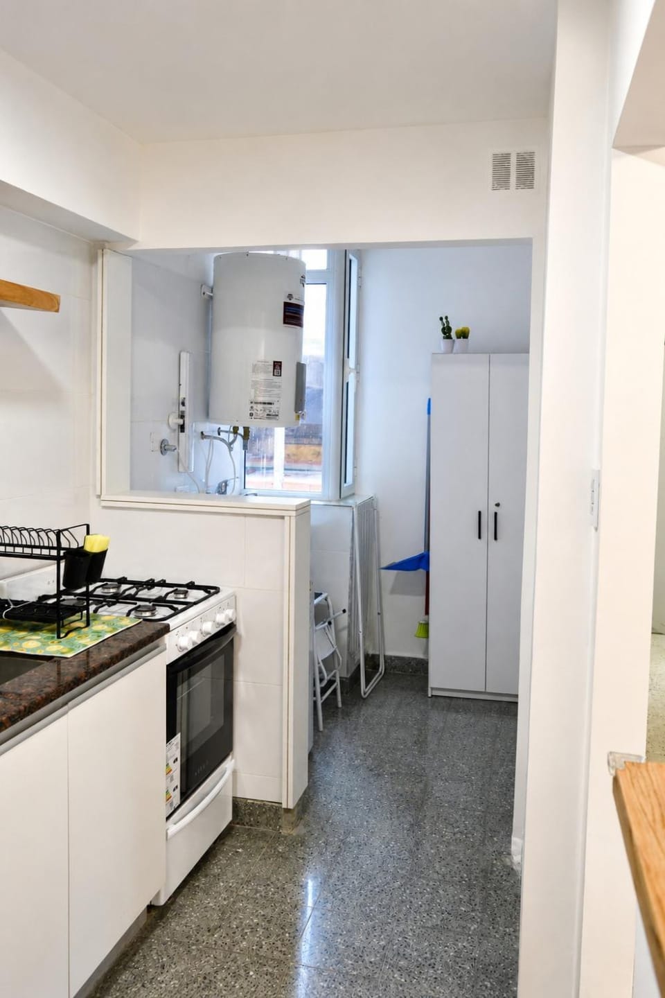 Kitchen or kitchenette, laundry