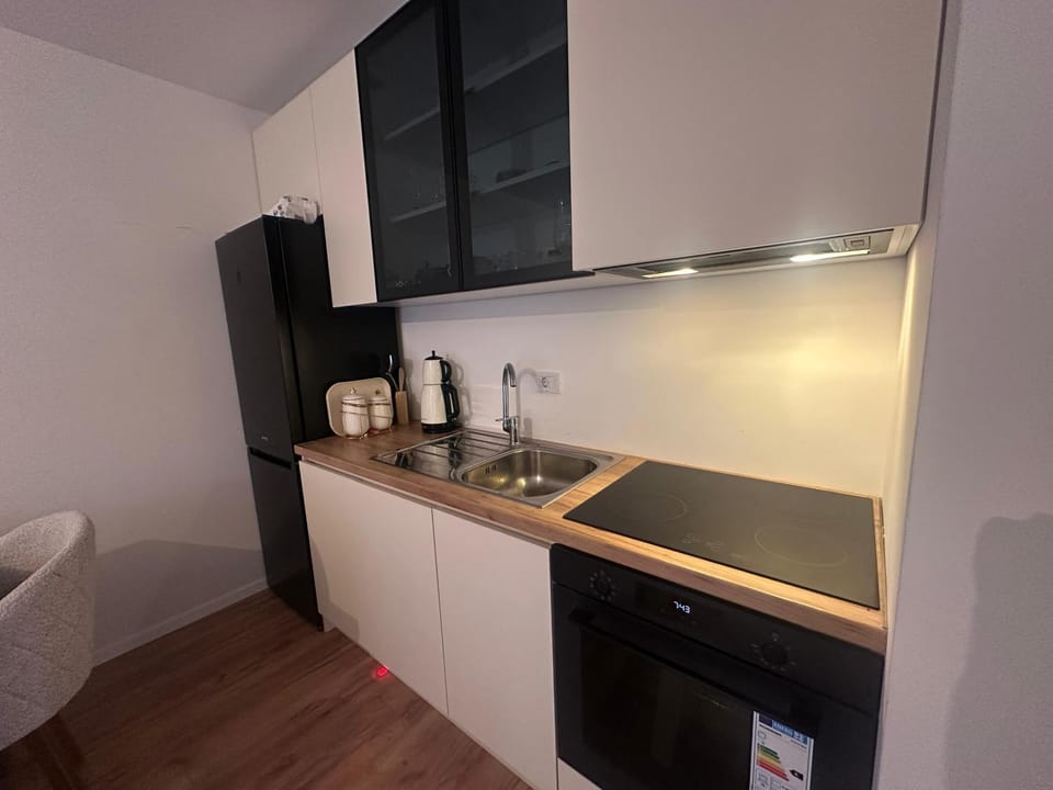 Cozy Apartment - 6 Min Walk to Shadervan - Sleeps 4 Apartment in Europe