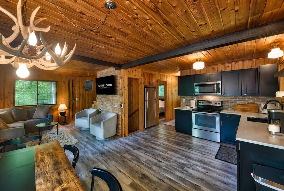 Strause Haus - Near Shanty Creek & Torch Lake House in Michigan