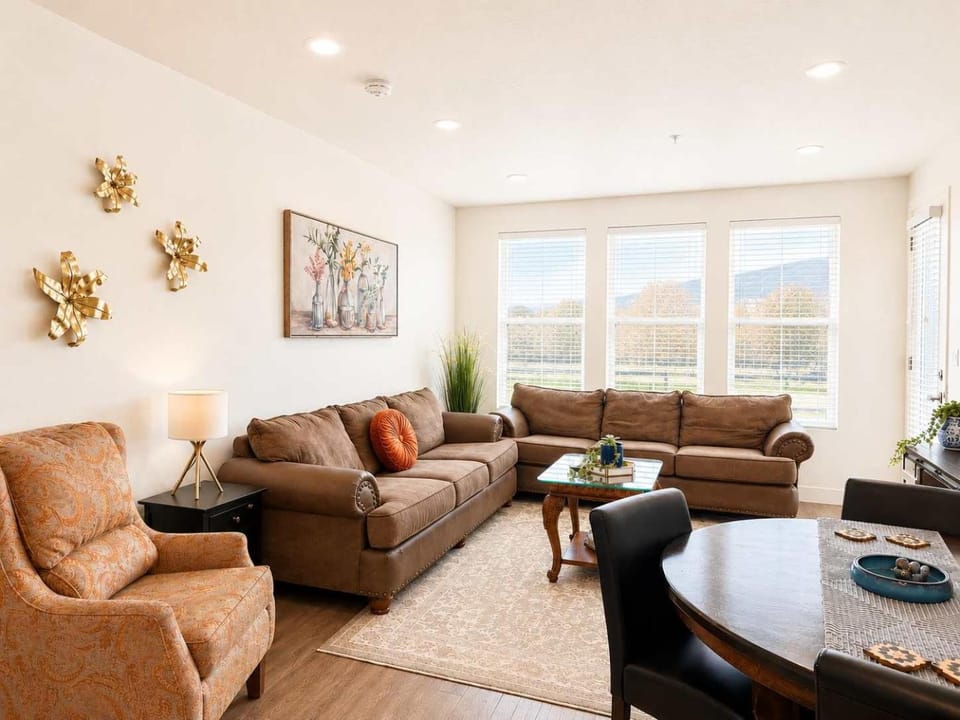 Chic Downtown 2BR w Free Parking Near Delta Center Apartment in Salt Lake City