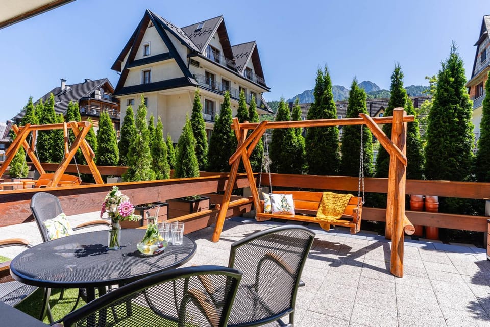 Balcony/Terrace, Mountain view