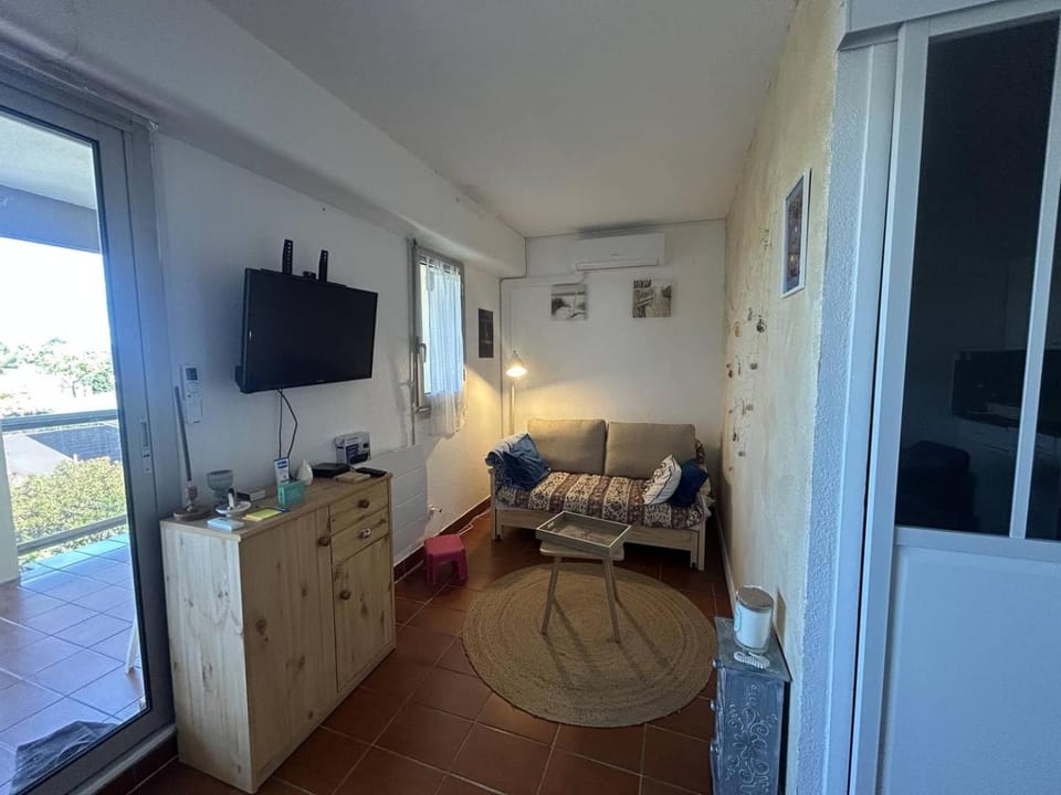 TV and multimedia, Living room, air conditioner