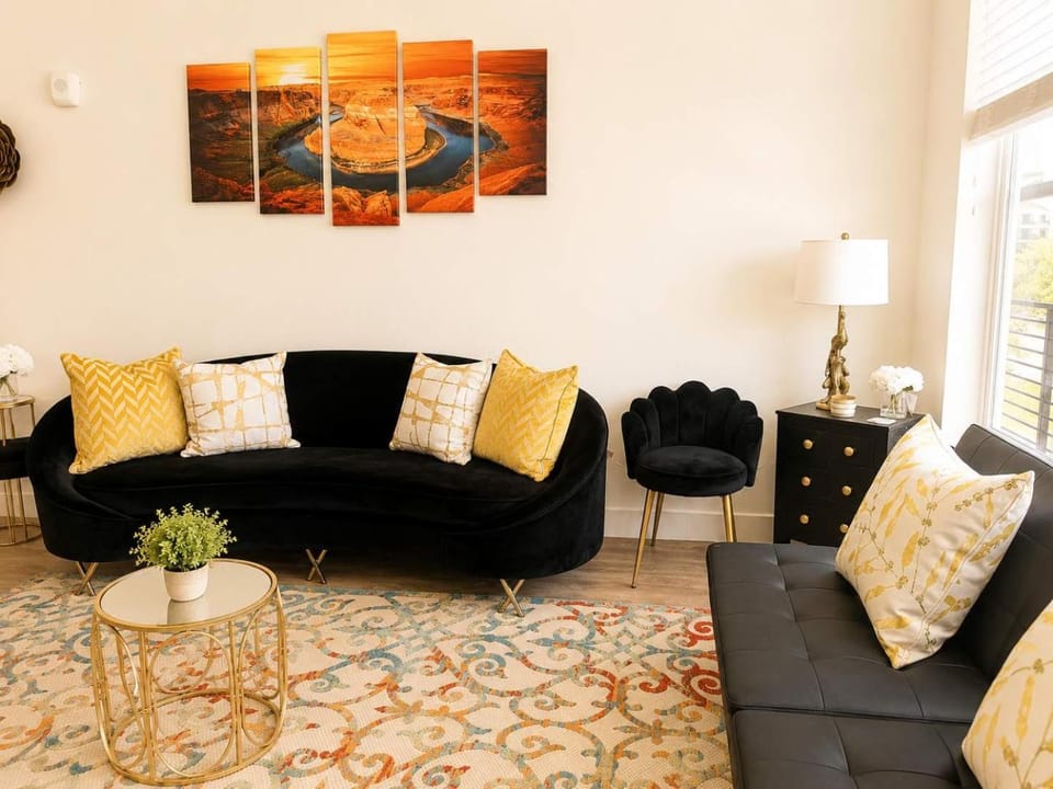 Stylish 2BR with Parking Near Temple Sq & Delta Ctr Apartment in Salt Lake City