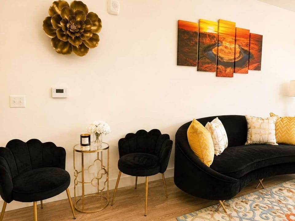 Stylish 2BR with Parking Near Temple Sq & Delta Ctr Apartment in Salt Lake City