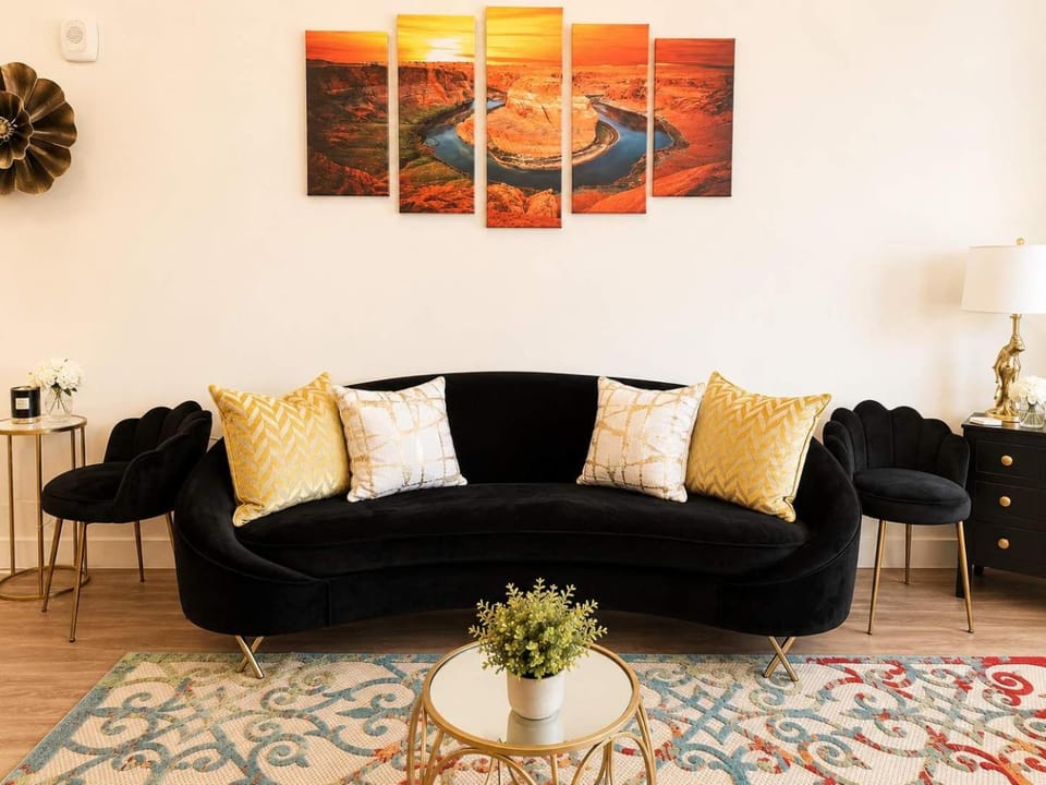 Stylish 2BR with Parking Near Temple Sq & Delta Ctr Apartment in Salt Lake City