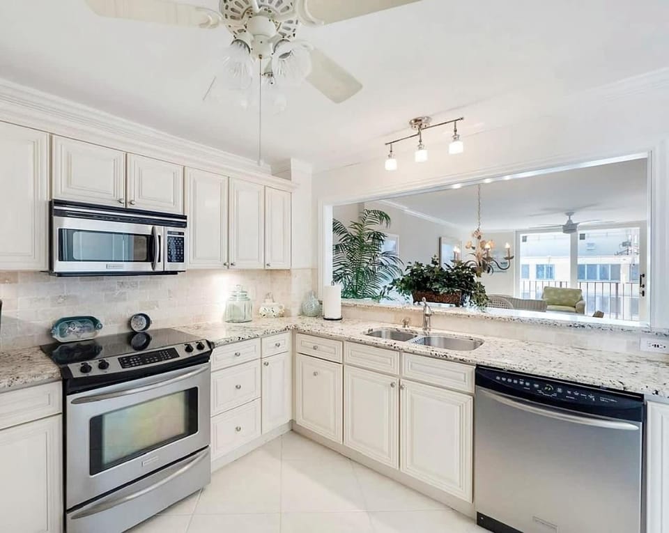 Two Bedroom Beachfront Residence with Modern Finishes Apartment in Riviera Beach