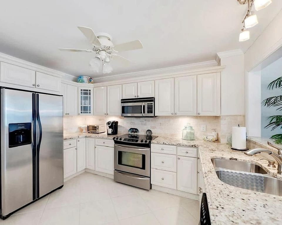 Two Bedroom Beachfront Residence with Modern Finishes Apartment in Riviera Beach