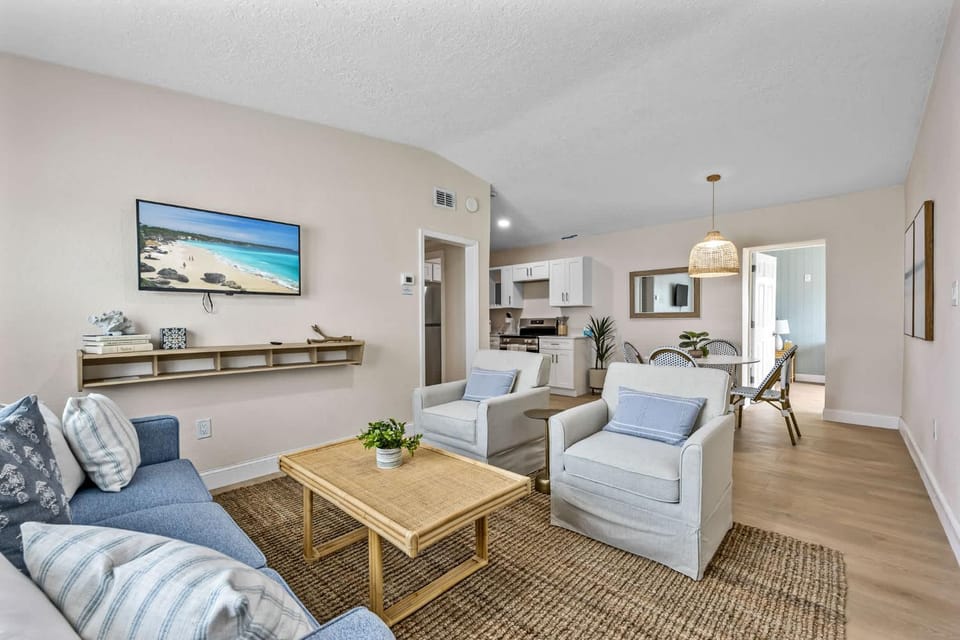 Breakwater Bungalow Apartment in Cocoa Beach