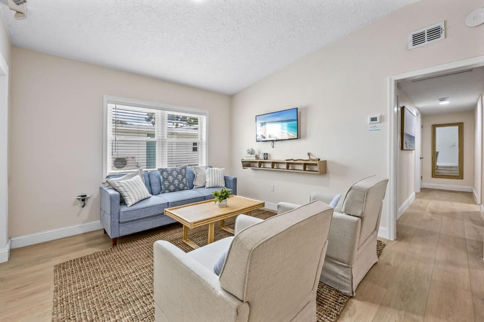 Breakwater Bungalow Apartment in Cocoa Beach