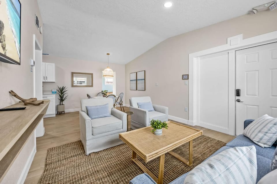 Breakwater Bungalow Apartment in Cocoa Beach