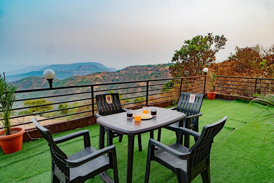 Balcony/Terrace, Balcony/Terrace, Seating area, Mountain view