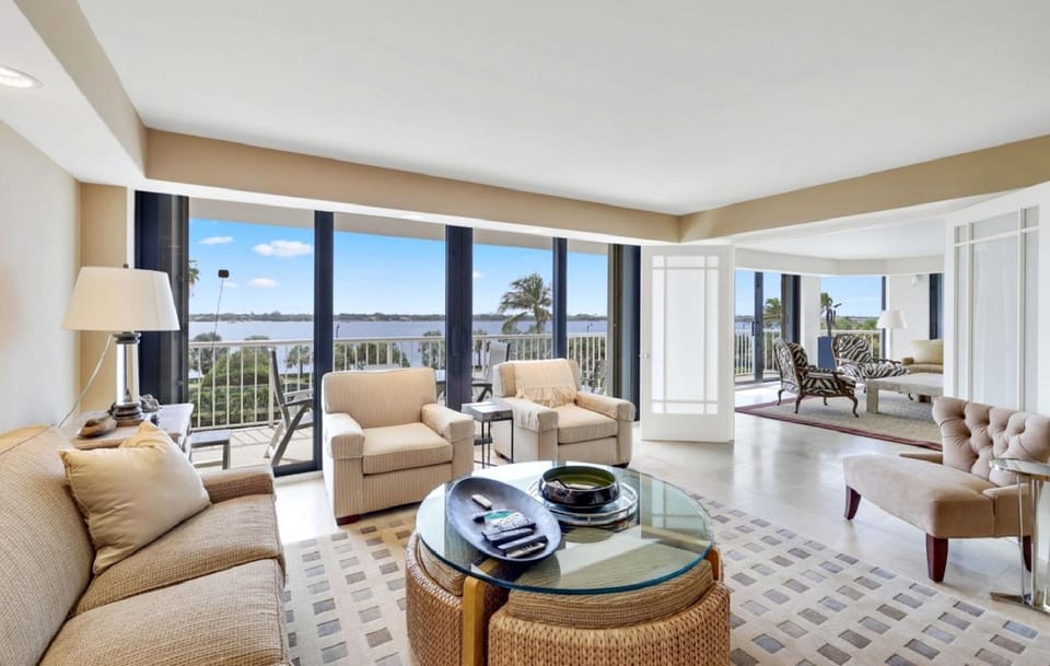 Three Bedroom Residence with Ocean and Water Views Apartment in Lake Worth