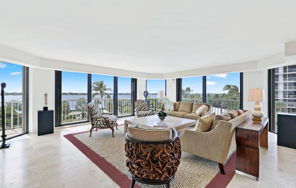Three Bedroom Residence with Ocean and Water Views Apartment in Lake Worth