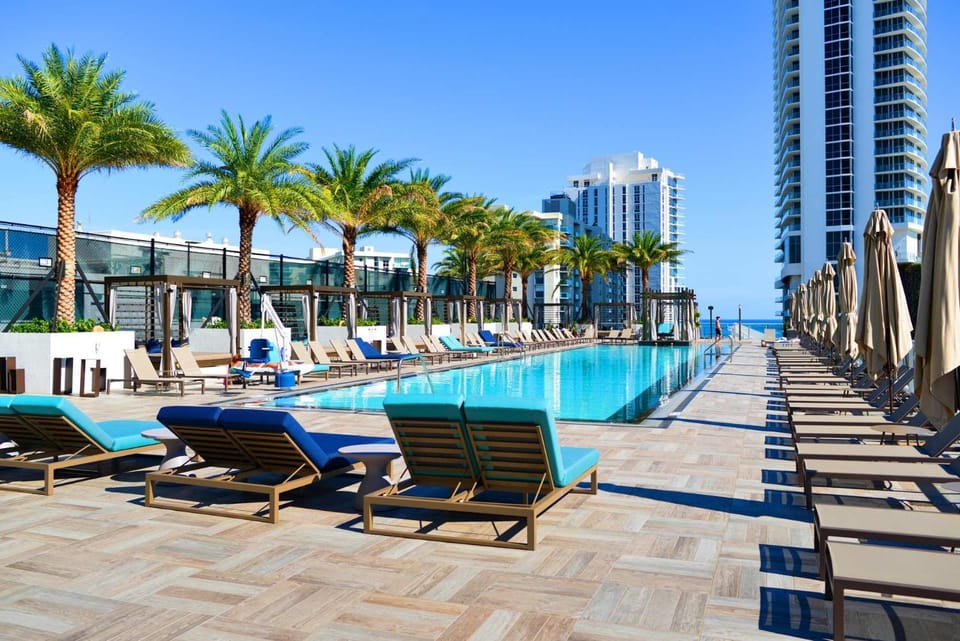 Steps from the Beach - Amazing Views House in Hollywood Beach