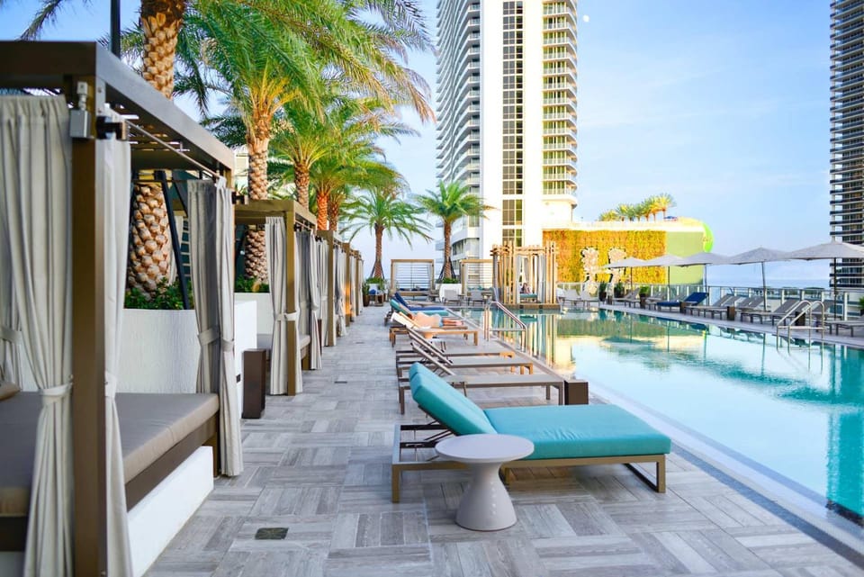 Steps from the Beach - Amazing Views House in Hollywood Beach