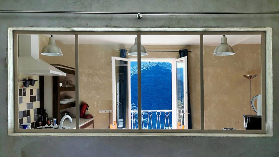 Bedroom, Mountain view